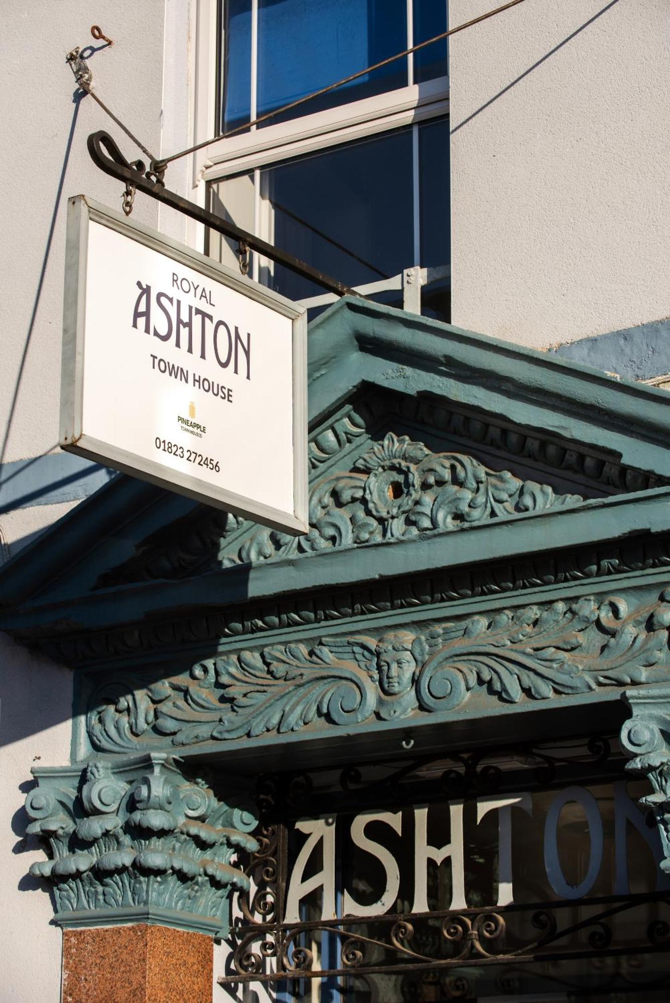 Royal Ashton Townhouse - Taunton Hotel Exterior photo